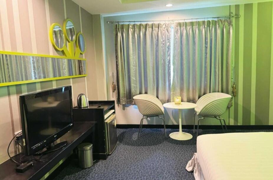 Capital O 75514 Vasidtee City Hotel Suphanburi Extérieur photo