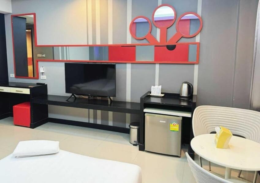 Capital O 75514 Vasidtee City Hotel Suphanburi Extérieur photo