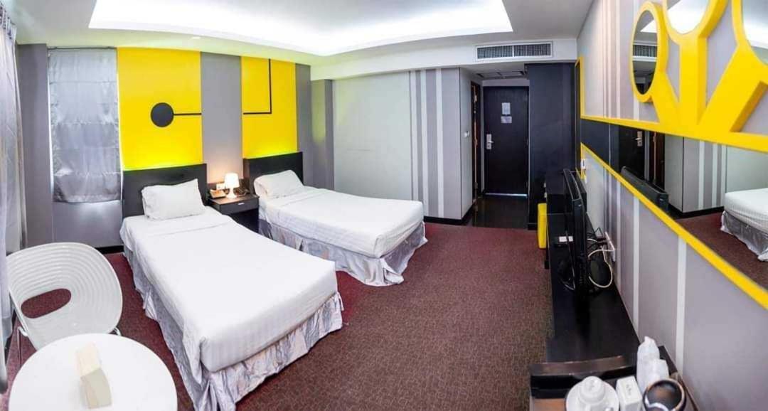Capital O 75514 Vasidtee City Hotel Suphanburi Extérieur photo
