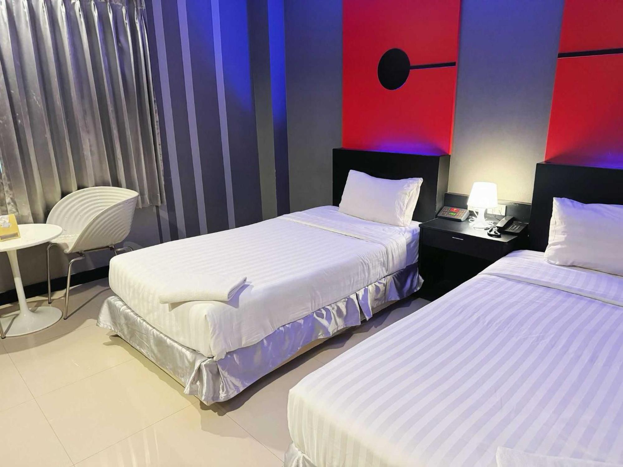 Capital O 75514 Vasidtee City Hotel Suphanburi Extérieur photo